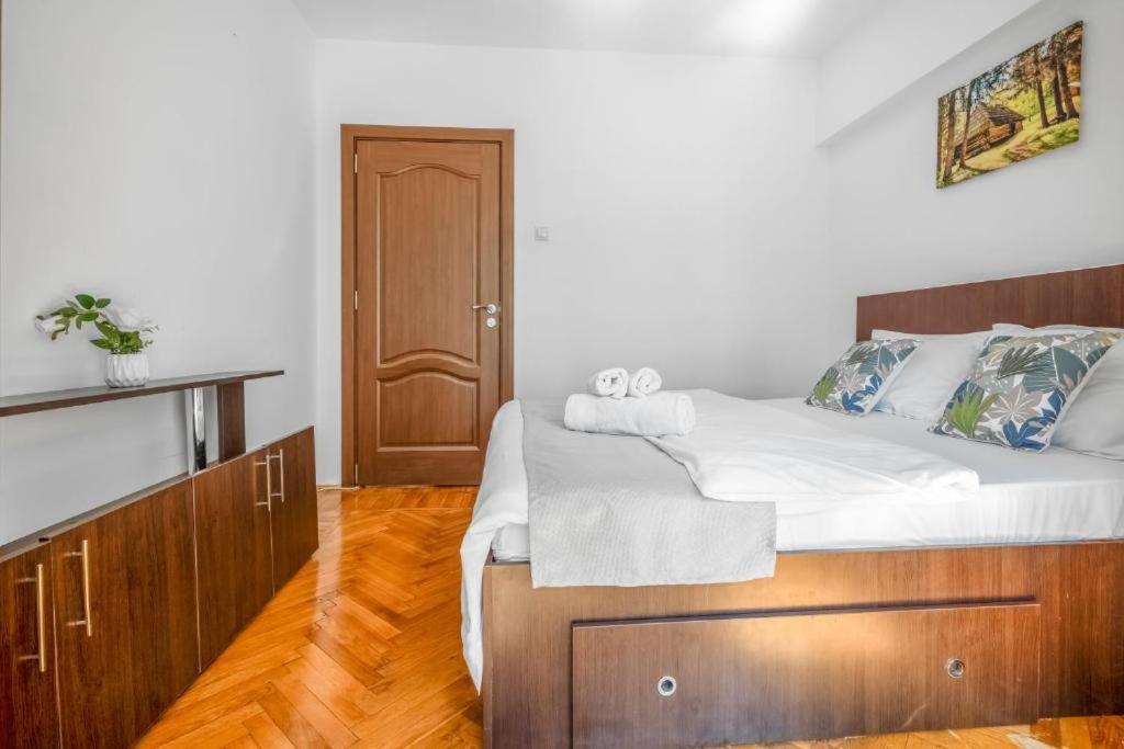 Traditional Romanian Apartments Bucharest Exterior photo
